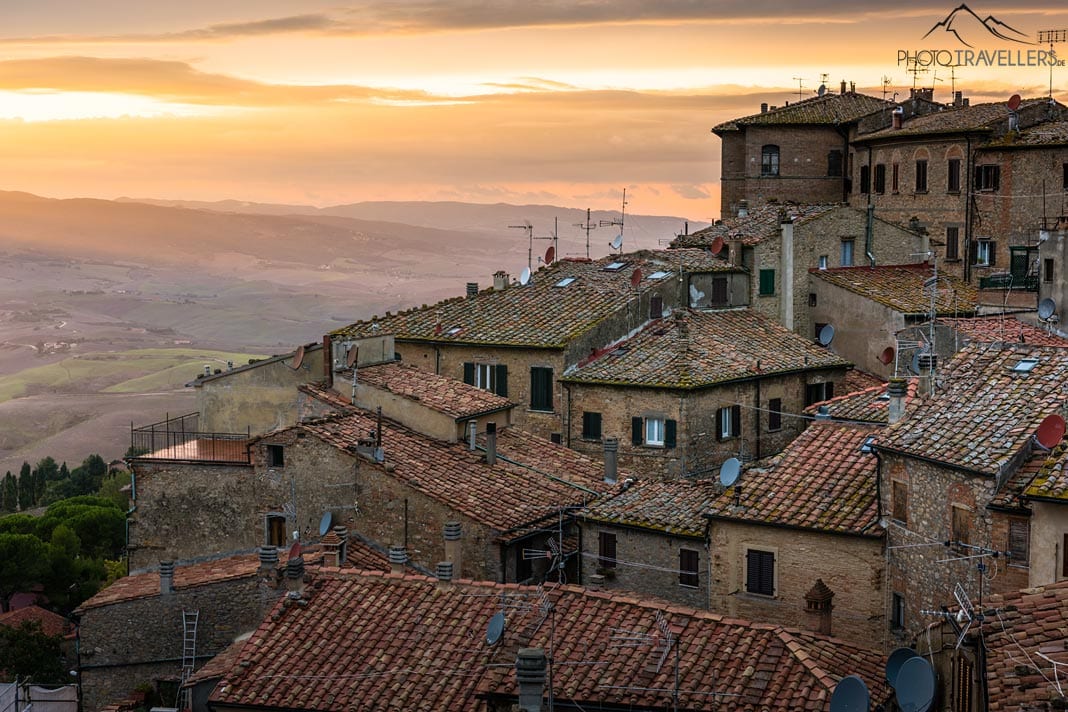 Dramatischer Sonnenuntergang über Volterra