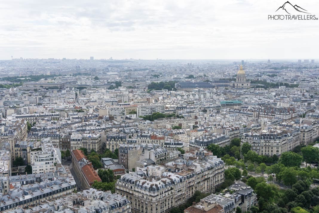 Blick vom Eiffelturm über Paris