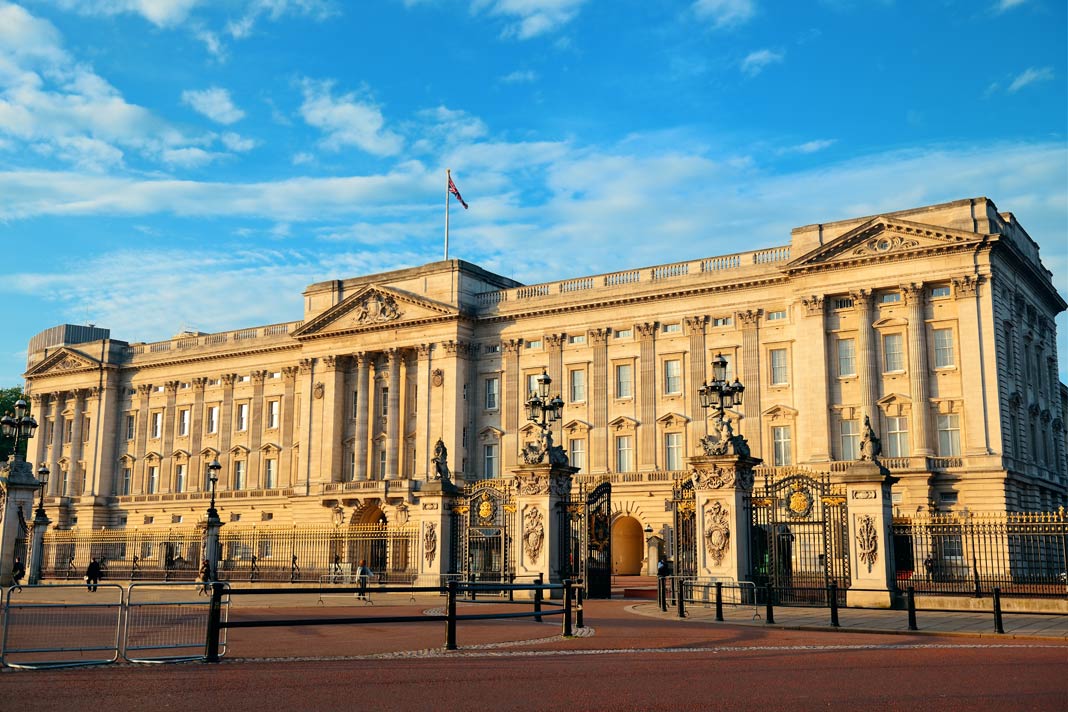 Der Buckingham Palace in London im Morgenlicht