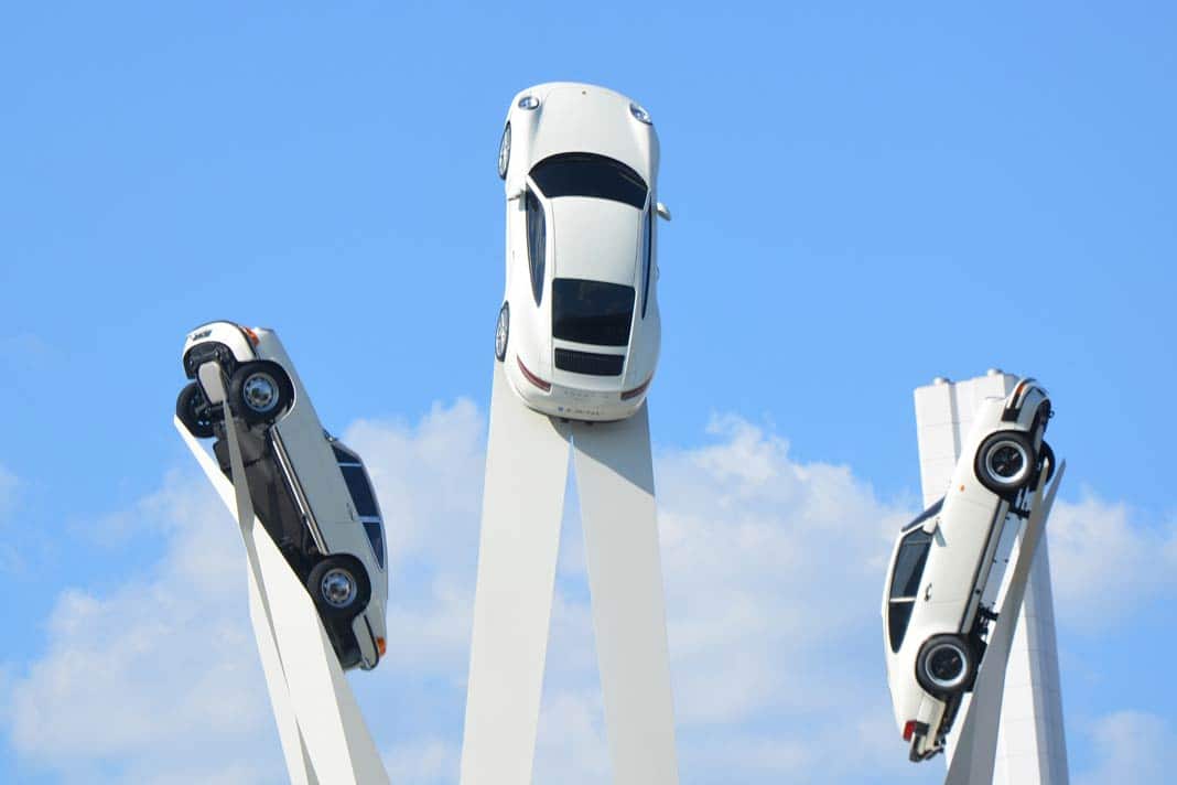 Drei Porsche im Porsche Museum in Stuttgart