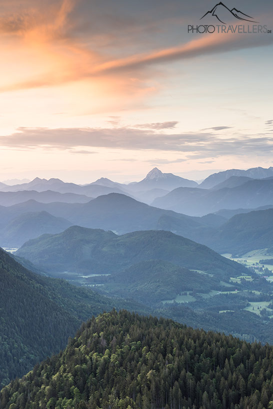 Der Blick vom Jochberg in die Alpen