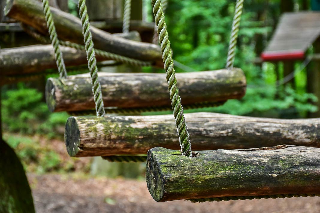 Klettergerüst im Hochseilgarten