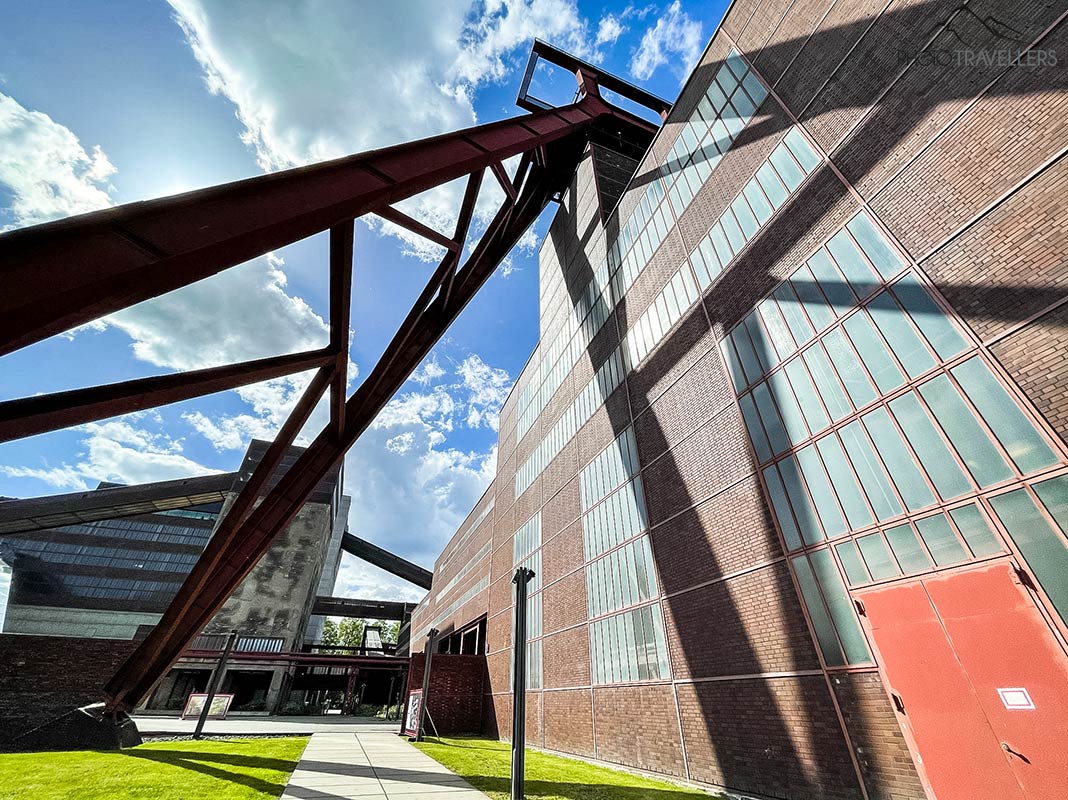 Blick auf alte Türme der Zeche Zollverein in NRW