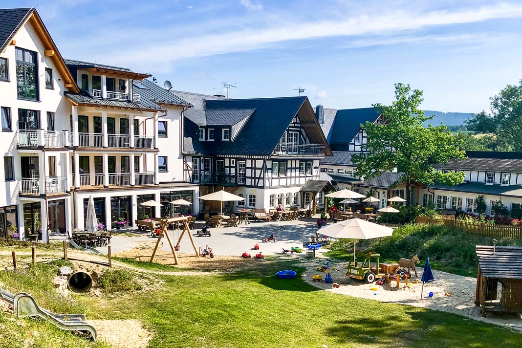 Blick auf das Familienhotel Ebbinghof von außen