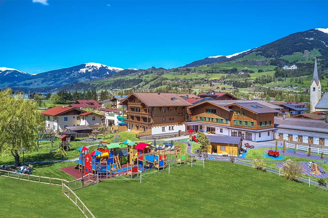 Blick auf das Kinderhotel Felben in Österreich