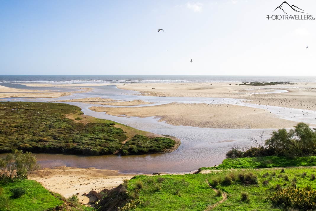 Blick auf die Weite des riesigen Parque Natural da Ria Formosa vom Aussichtspunkt Aussichtspunkt in Cacela Velha